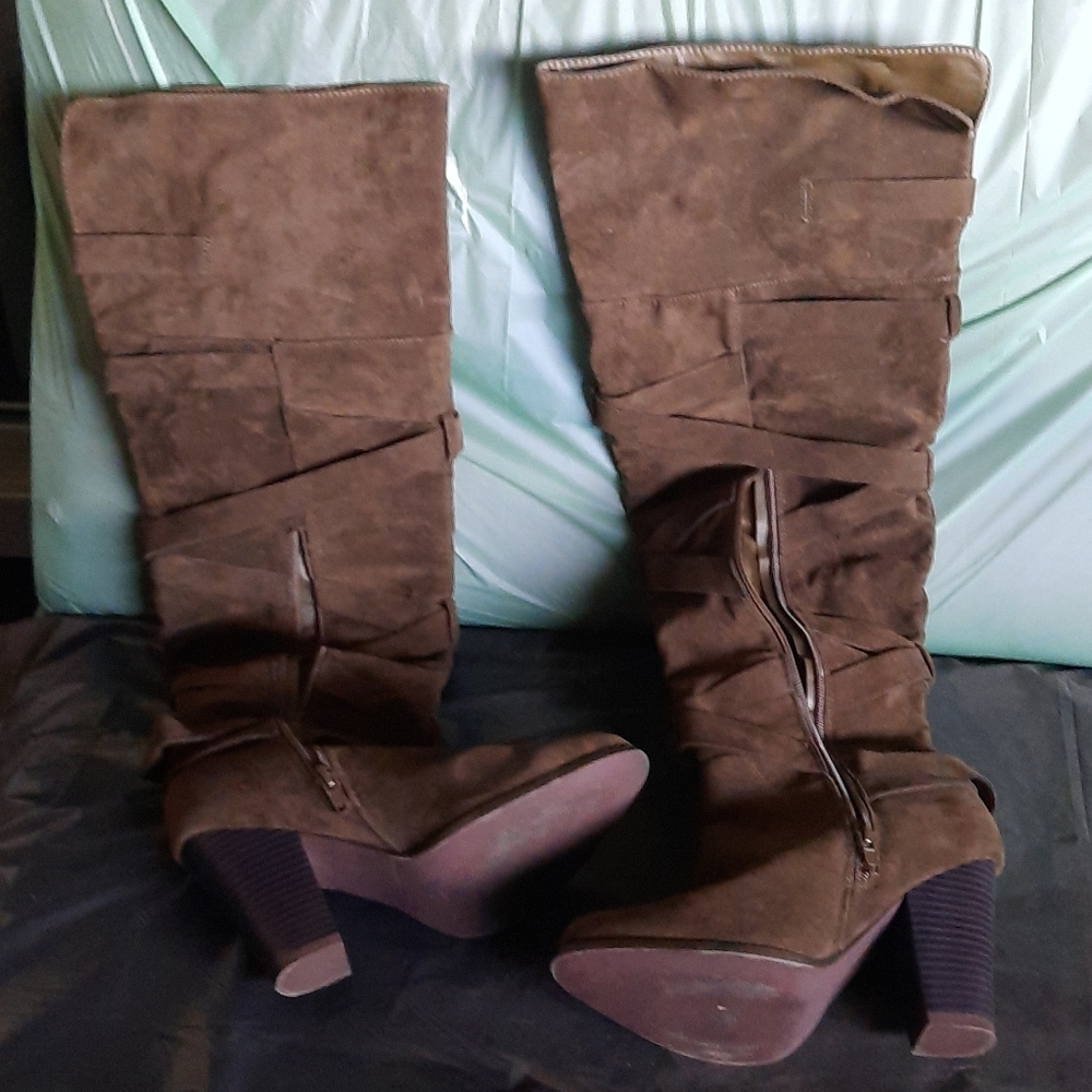 Shoes - Picture 2 of 2